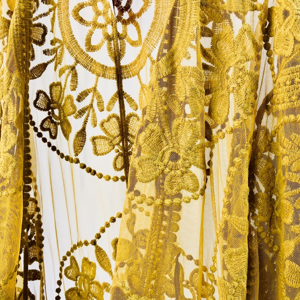 Plus Size Floral Lace Kimono - Picture 3 of 4